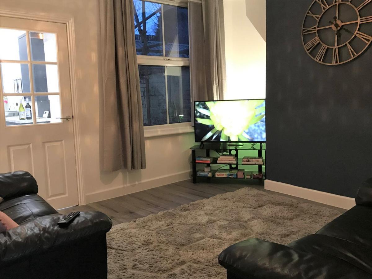 Stylish Modern 3-Bed House Nr Manchester City Ctr Whitefield Εξωτερικό φωτογραφία